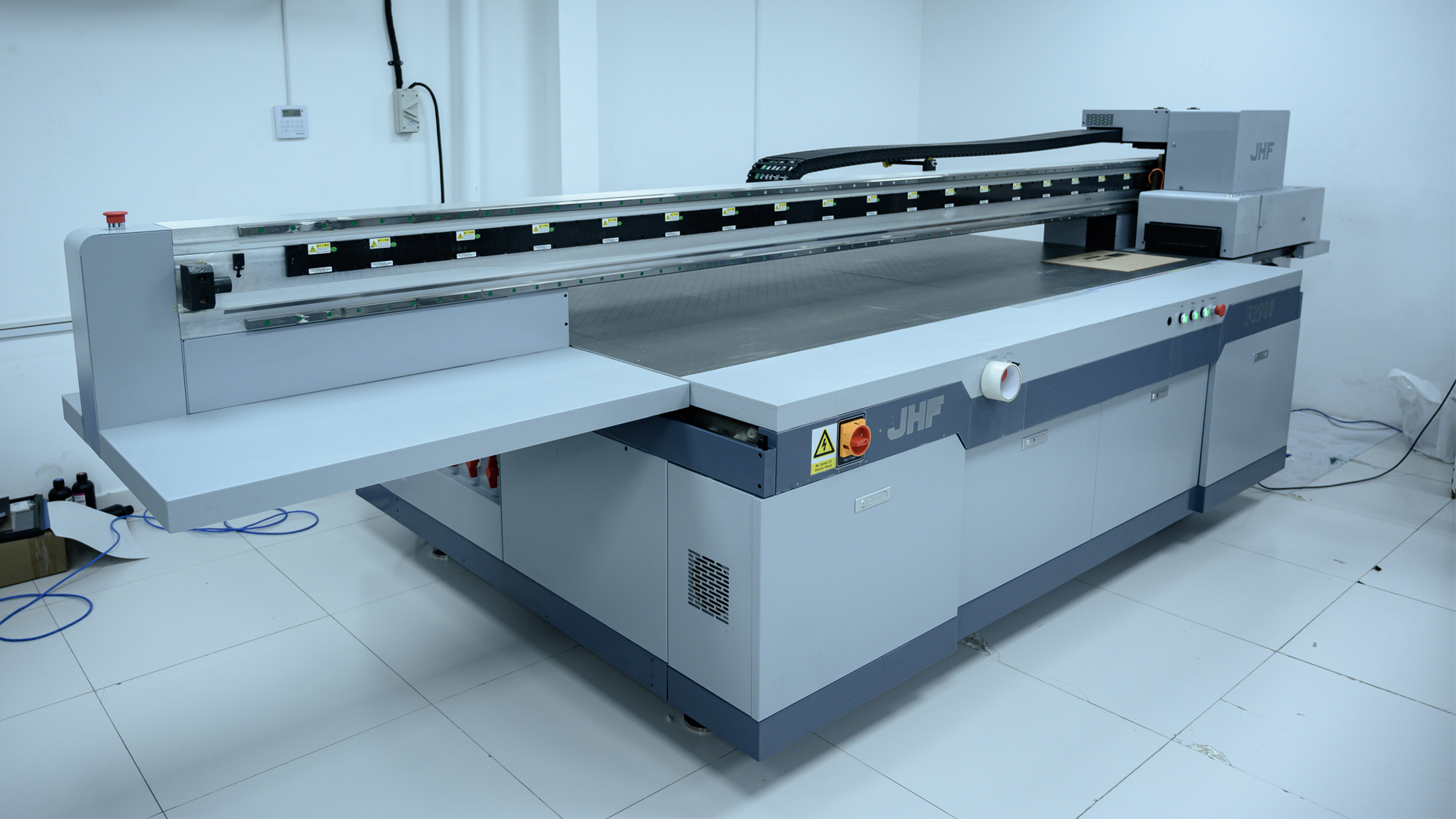 Super-Wide UV Flatbed Industrial Printer Installed in the UAE